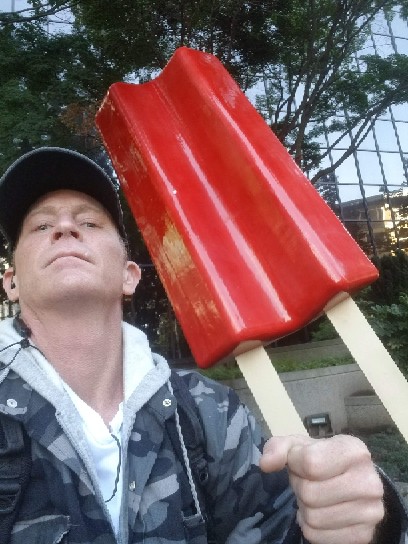 Field Operative in transit with red novelty asset